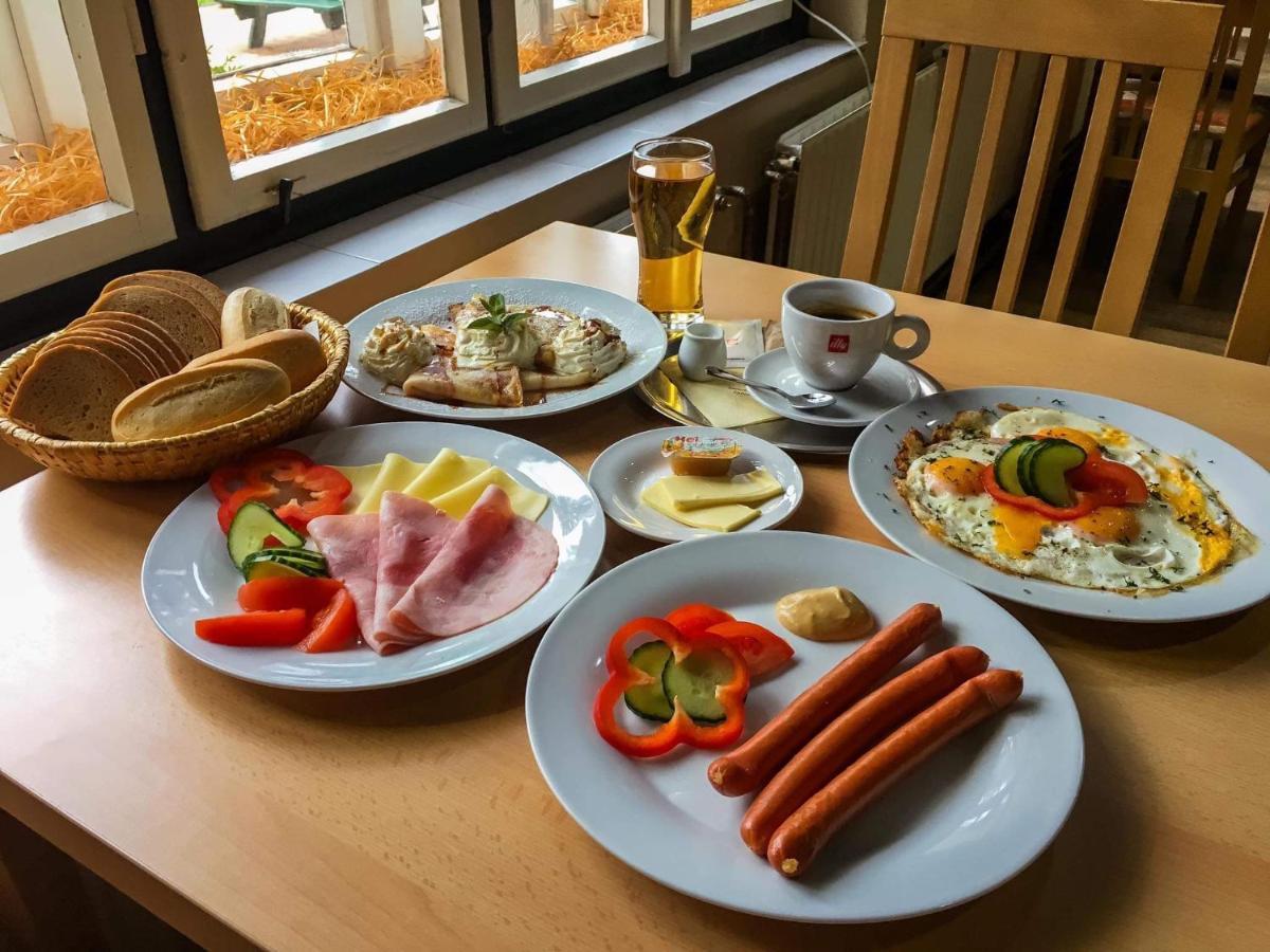 Hotel Dymnik Rumburk Buitenkant foto