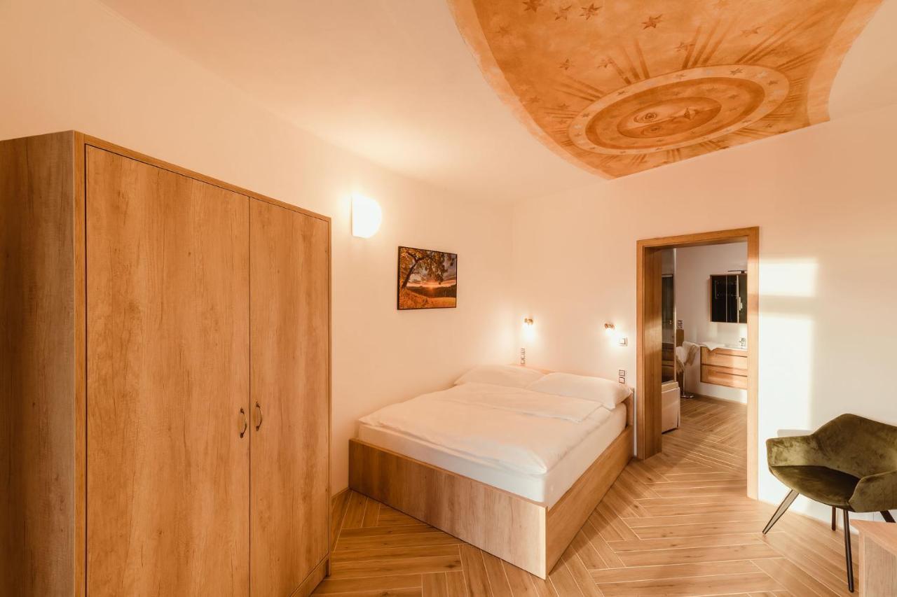 Hotel Dymnik Rumburk Buitenkant foto